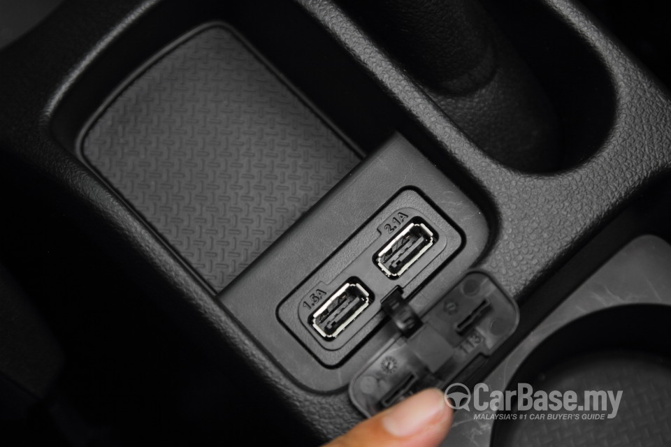 Proton Iriz P2-30A (2014) Interior