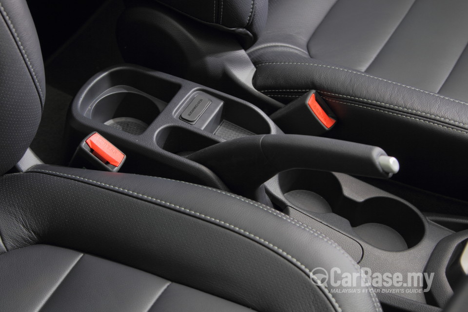 Proton Iriz P2-30A (2014) Interior