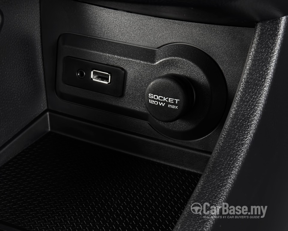 Proton Iriz P2-30A (2014) Interior