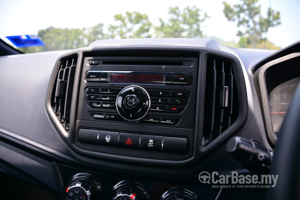 Proton Iriz P2-30A (2014) Interior