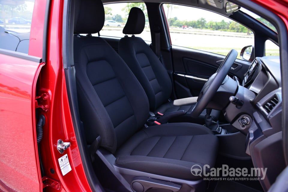 Proton Iriz P2-30A (2014) Interior