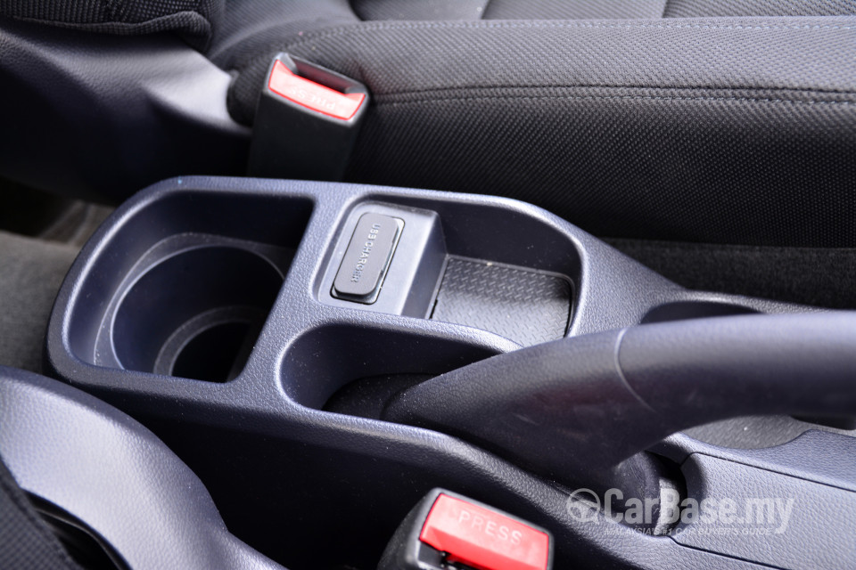 Proton Iriz P2-30A (2014) Interior