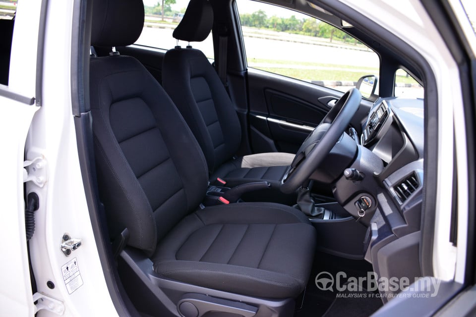 Proton Iriz P2-30A (2014) Interior