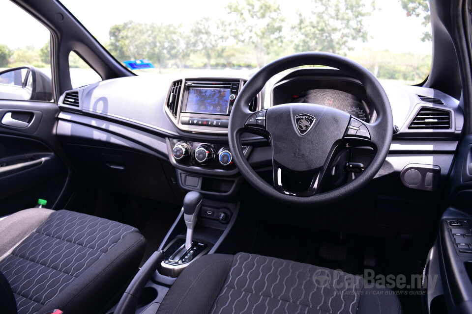 Toyota Hilux Revo N80 (2016) Interior