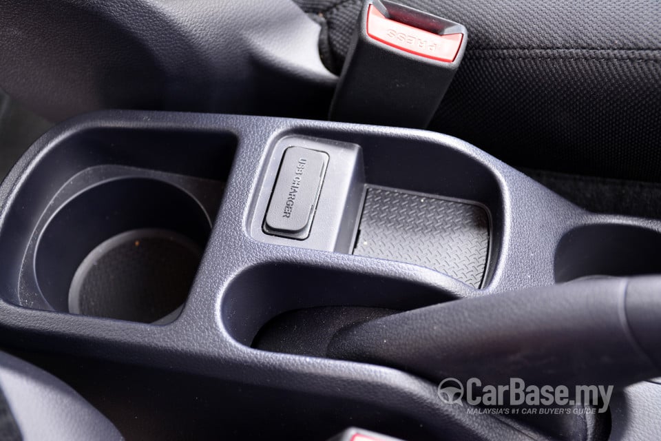 Proton Iriz P2-30A (2014) Interior