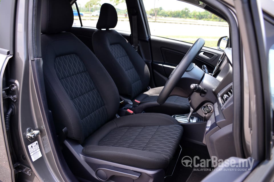 Proton Iriz P2-30A (2014) Interior