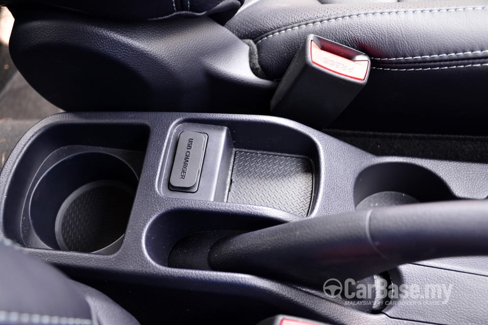 Proton Iriz P2-30A (2014) Interior