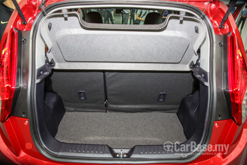 Proton Iriz P2-30A MC (2017) Interior