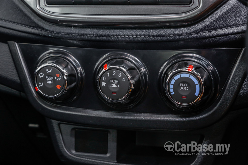 Proton Iriz P2-30A MC (2017) Interior
