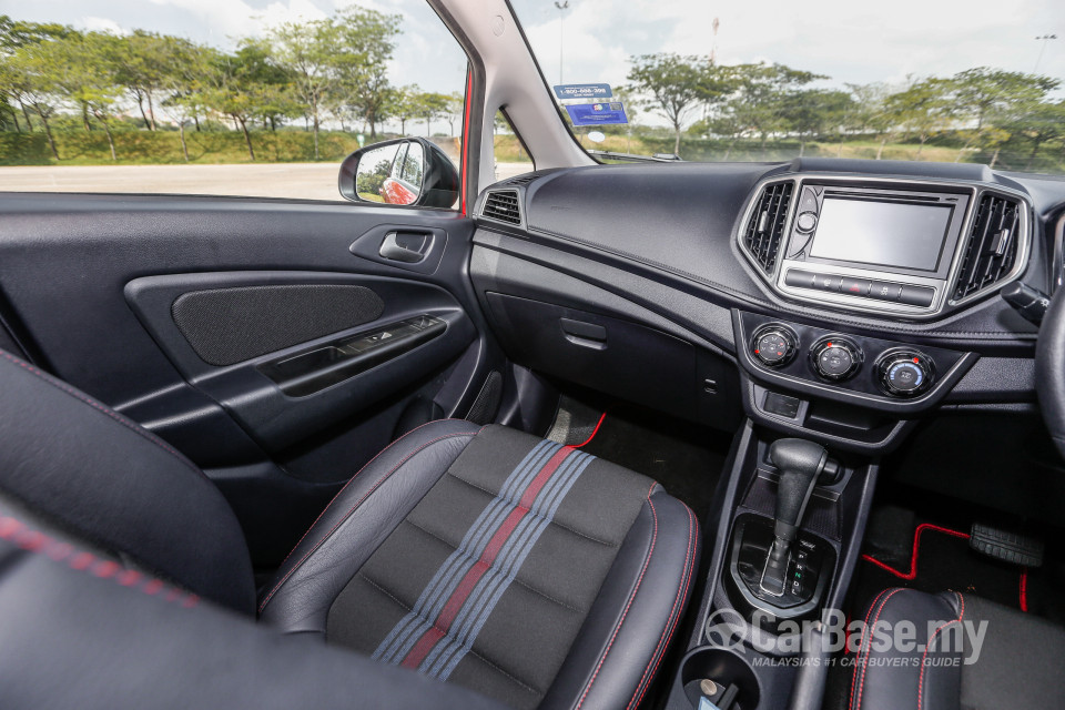 Proton Iriz P2-30A MC (2017) Interior