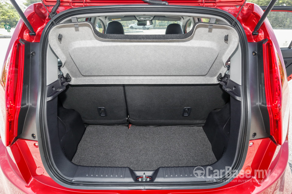 Proton Iriz P2-30A MC (2017) Interior