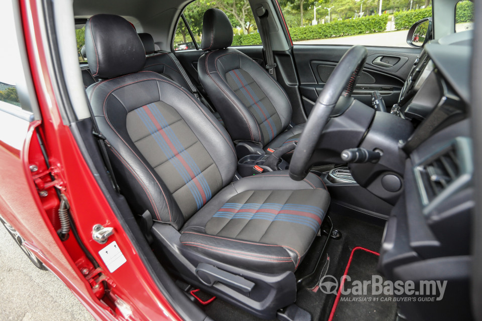 Proton Iriz P2-30A MC (2017) Interior