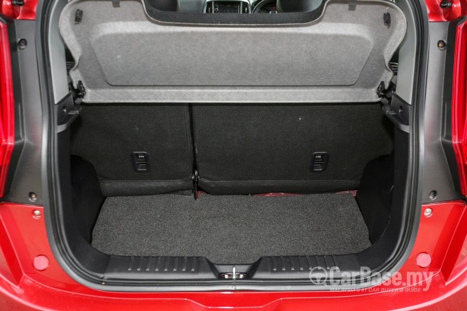 Proton Iriz P2-30A MC (2017) Interior