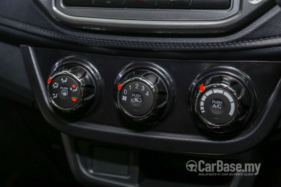 Proton Iriz P2-30A MC1 (2019) Interior