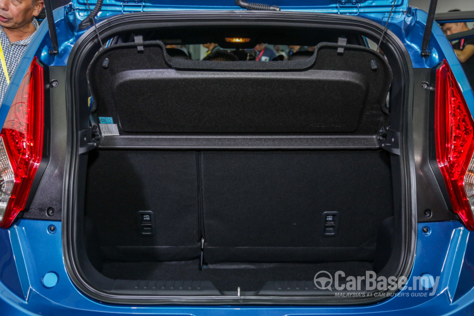 Proton Iriz P2-30A MC1 (2019) Interior