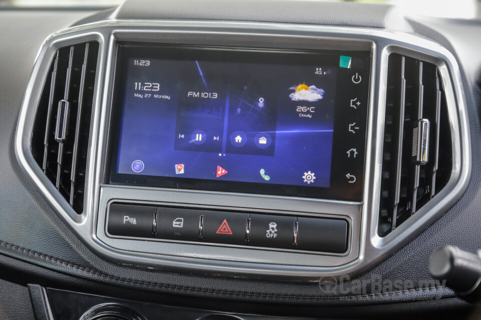 Toyota Innova AN140 (2016) Interior