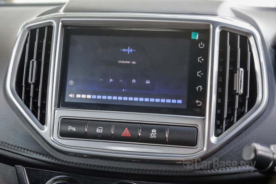 Toyota Innova AN140 (2016) Interior