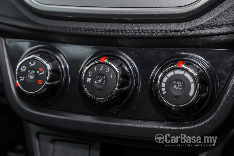 Proton Iriz P2-30A MC1 (2019) Interior