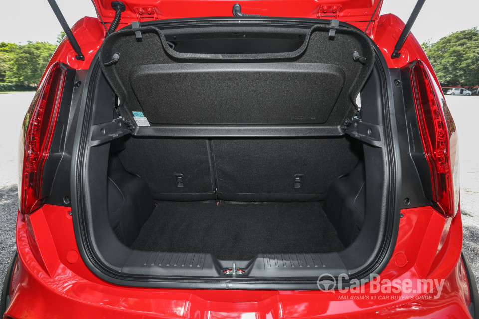 Proton Iriz P2-30A MC2 (2021) Interior