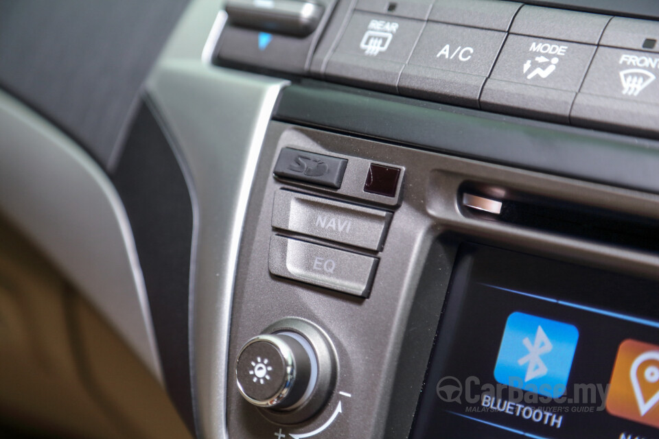 Toyota Innova AN140 (2016) Interior