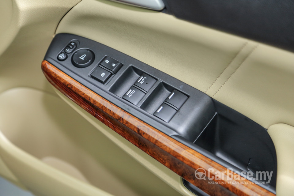 Proton Perdana P4-90B (2016) Interior