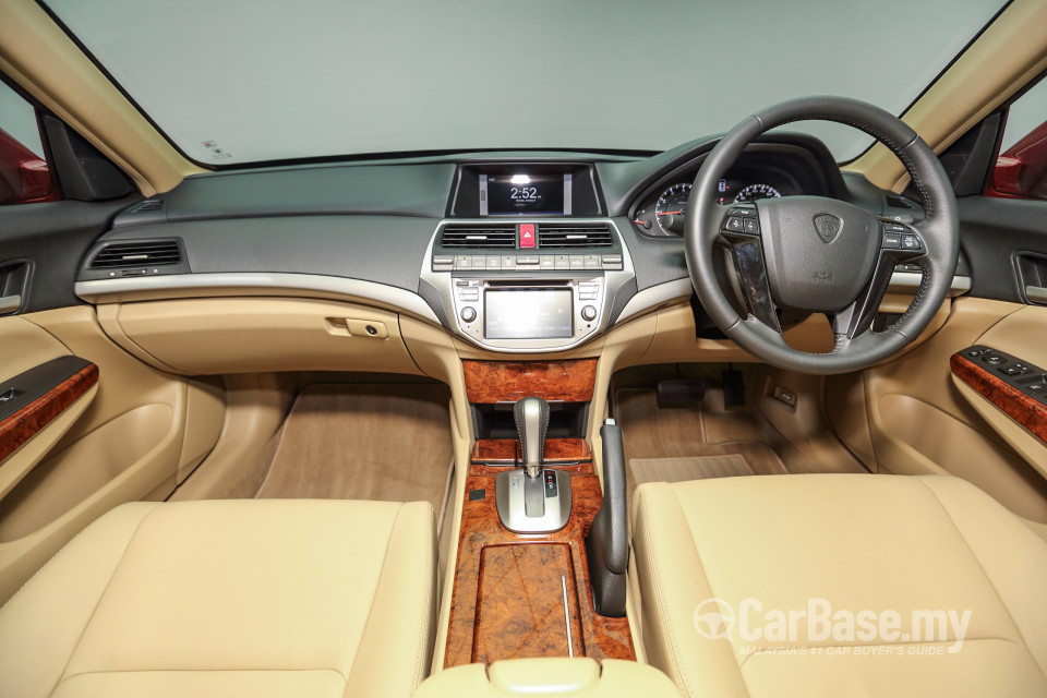 Proton Perdana P4-90B (2016) Interior