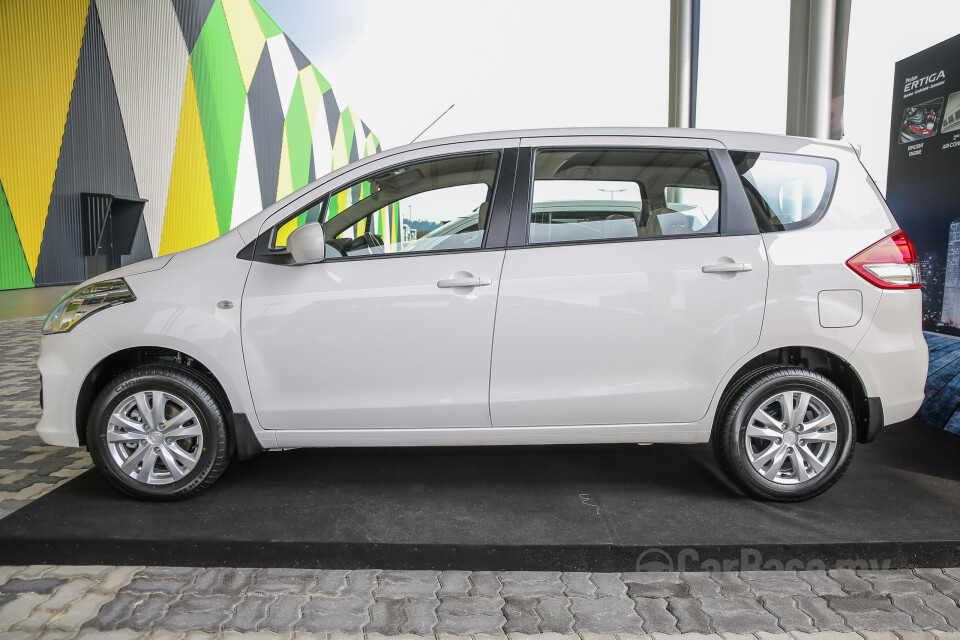 Nissan Grand Livina L11 Facelift (2013) Exterior