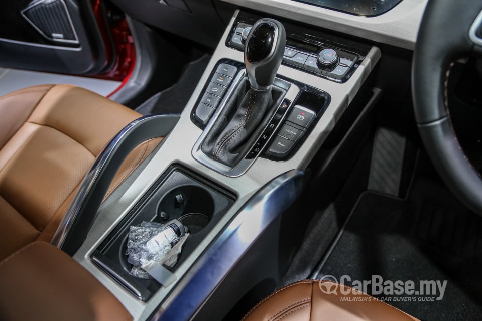 Proton X70 P7-90A (2018) Interior