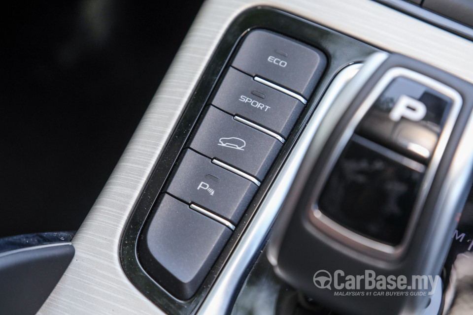 Proton X70 P7-90A CKD (2020) Interior