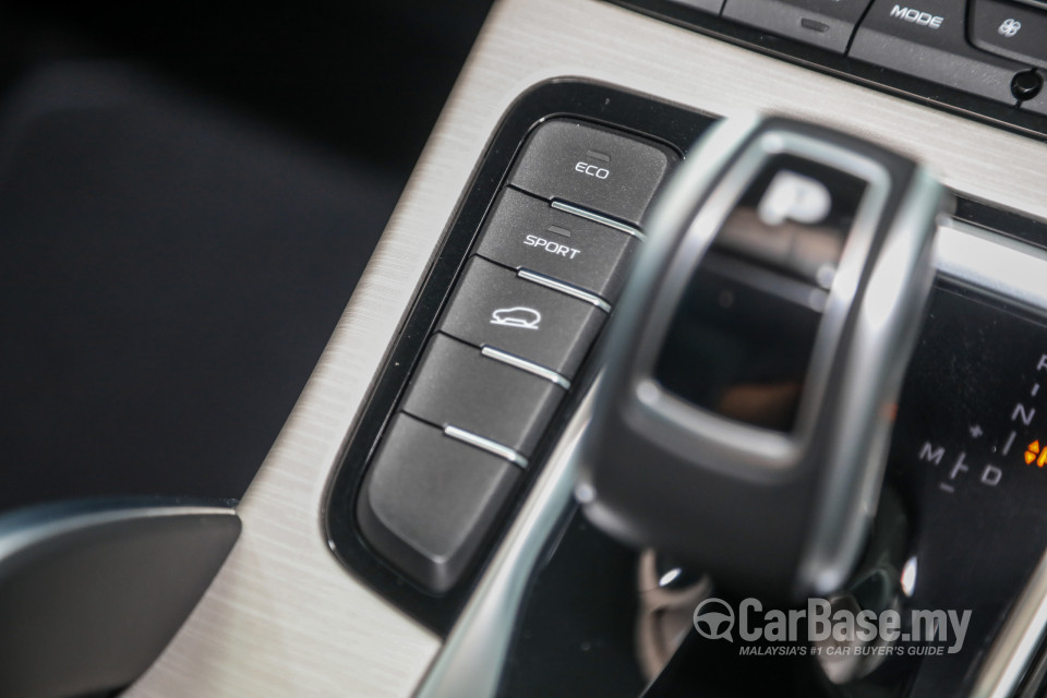 Proton X70 P7-90A CKD (2020) Interior