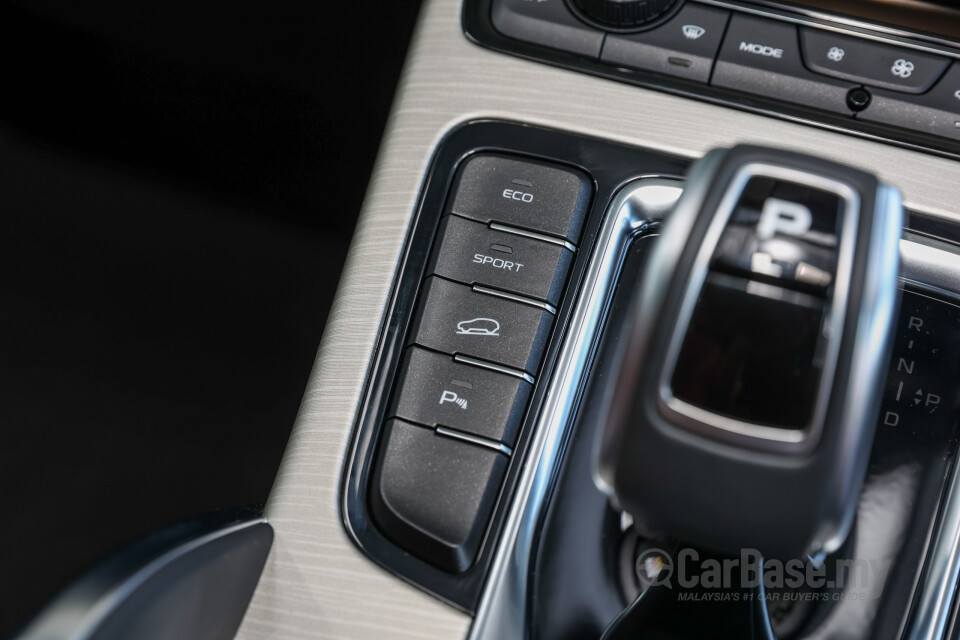 Proton X70 P7-90A MC (2022) Interior