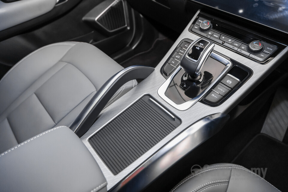 Proton X70 P7-90A FL (2024) Interior
