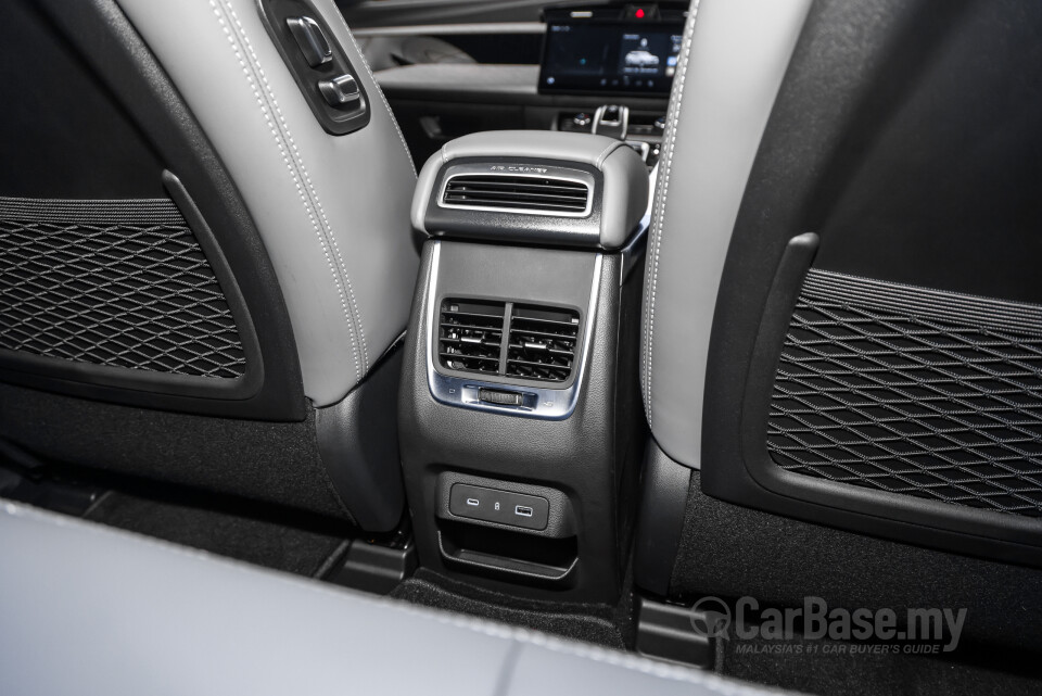 Proton X70 P7-90A FL (2024) Interior