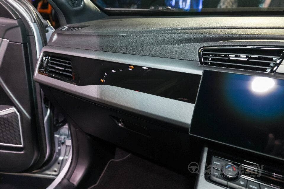 Proton X70 P7-90A FL (2024) Interior