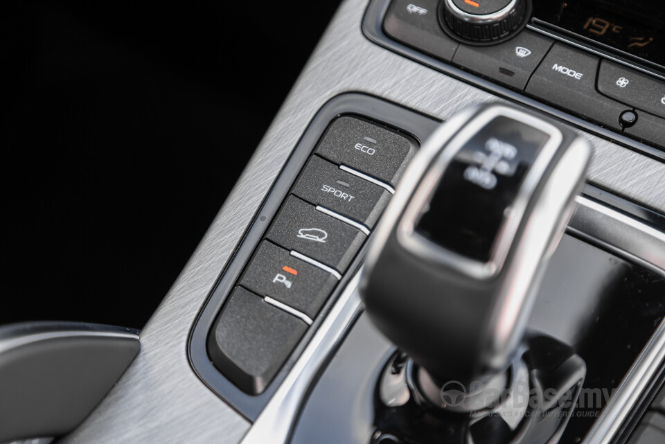 Proton X70 P7-90A FL (2024) Interior