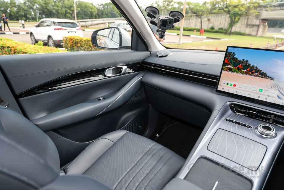 Proton eMas 7 Mk1 (2024) Interior