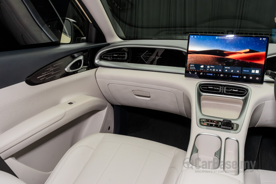 Proton eMas 5 Mk1 (2025) Interior