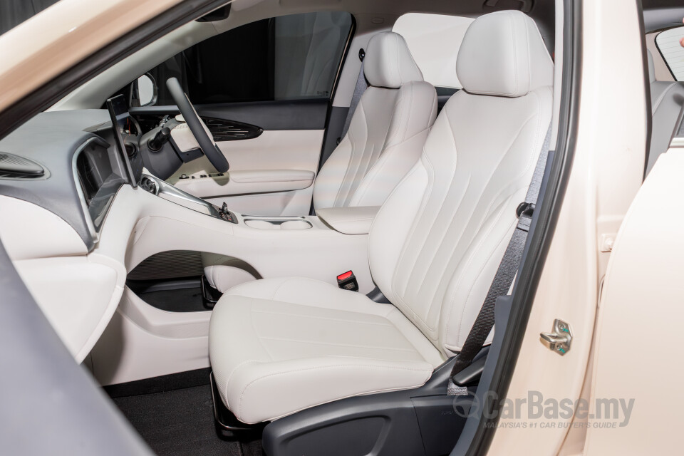 Proton eMas 5 Mk1 (2025) Interior