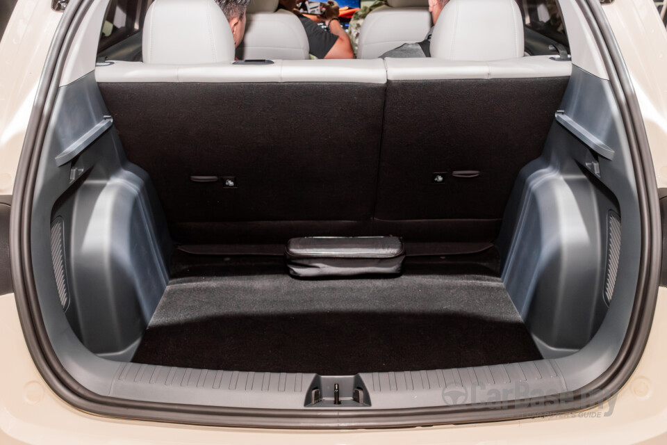 Proton eMas 5 Mk1 (2025) Interior