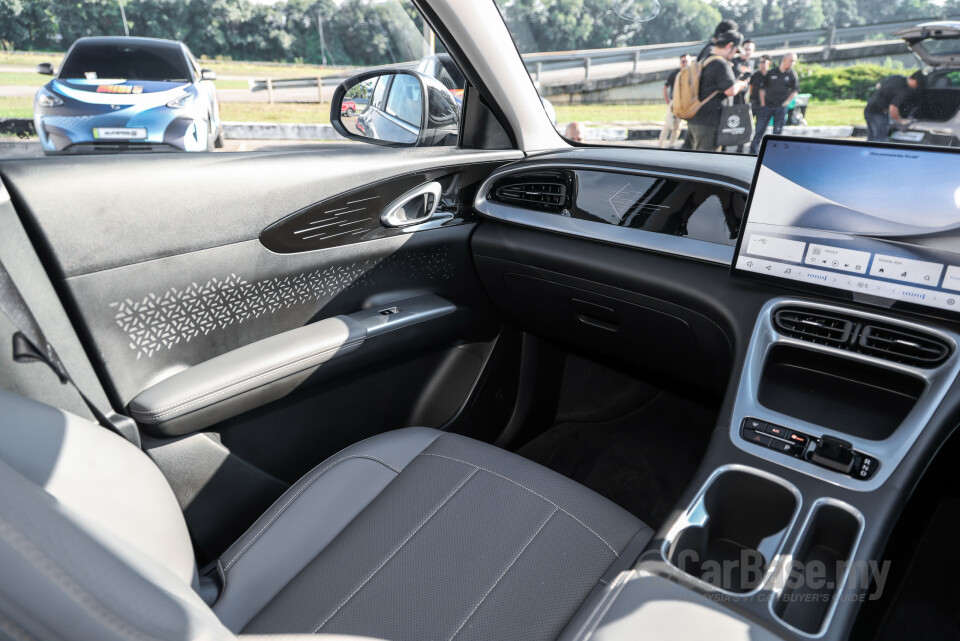 Proton eMas 5 Mk1 (2025) Interior