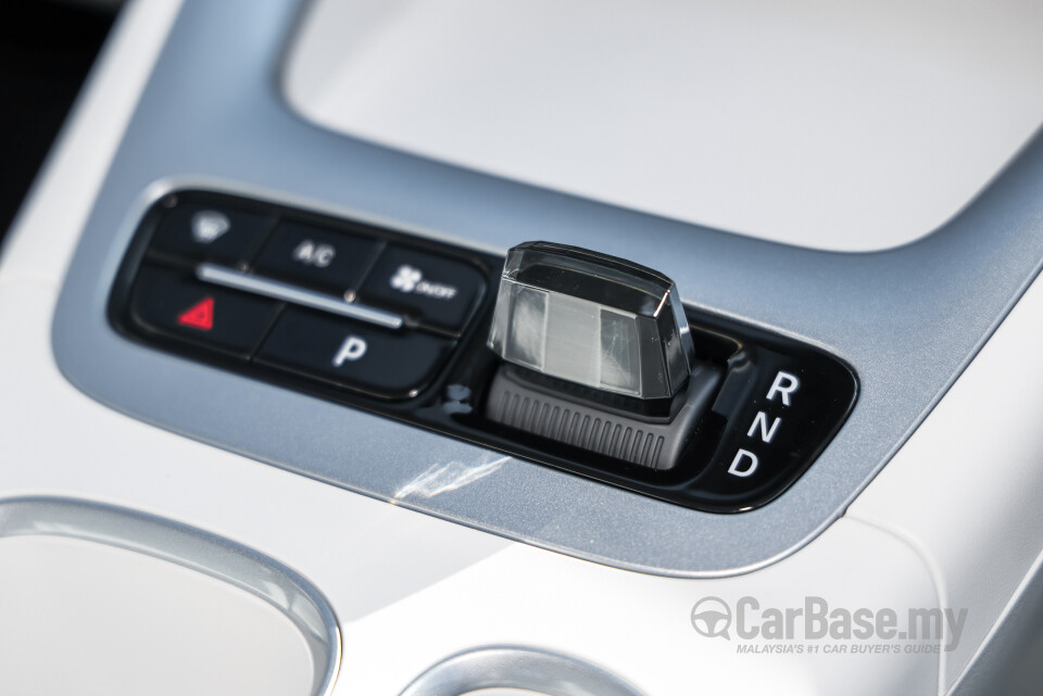 Proton eMas 5 Mk1 (2025) Interior