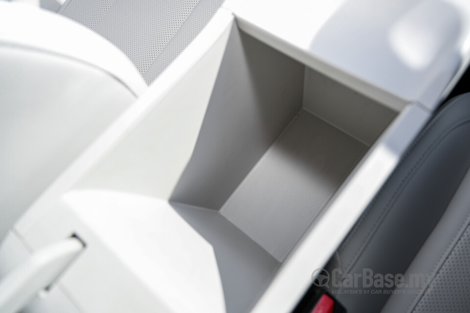 Proton eMas 5 Mk1 (2025) Interior