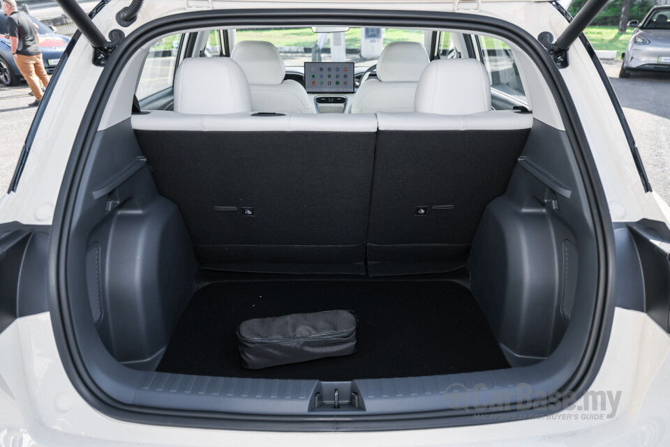 Proton eMas 5 Mk1 (2025) Interior