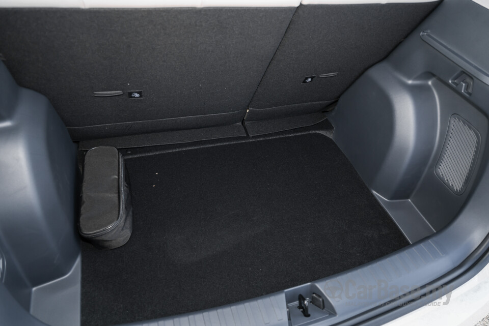 Proton eMas 5 Mk1 (2025) Interior