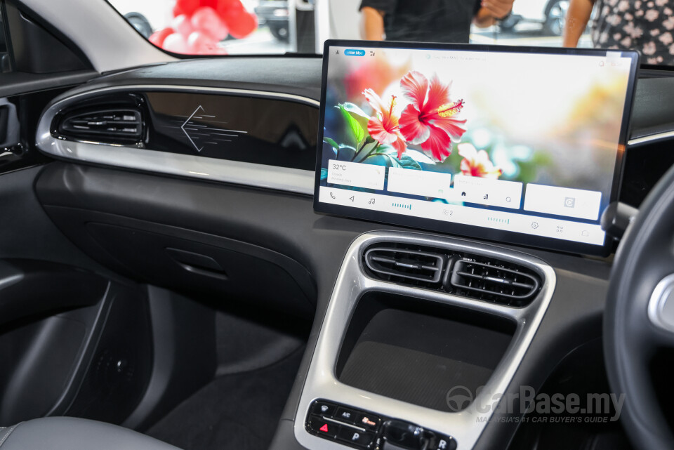 Proton eMas 5 Mk1 (2025) Interior