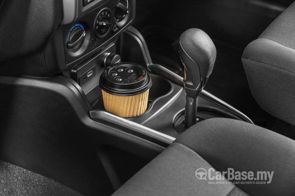 Proton Saga P2-13A (2016) Interior