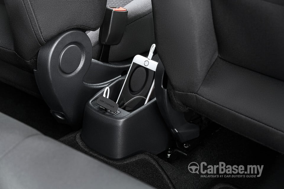 Proton Saga P2-13A (2016) Interior