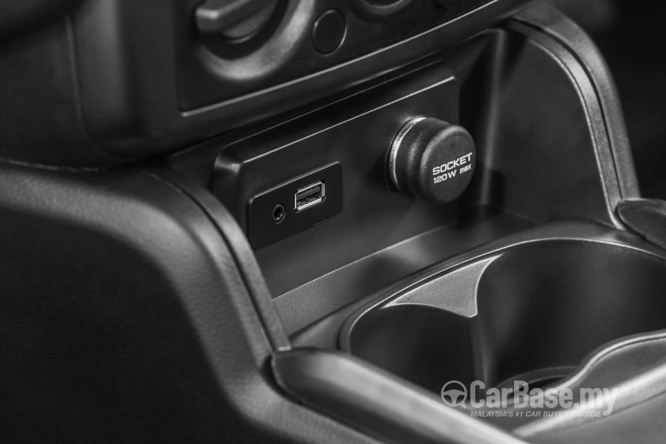 Proton Saga P2-13A (2016) Interior