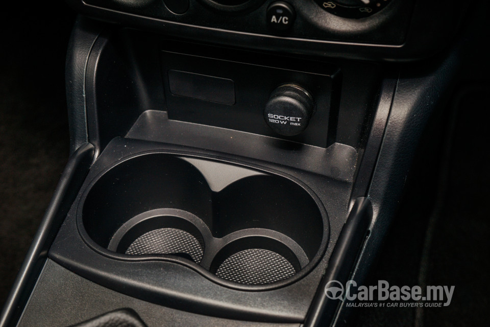 Proton Saga P2-13A (2016) Interior