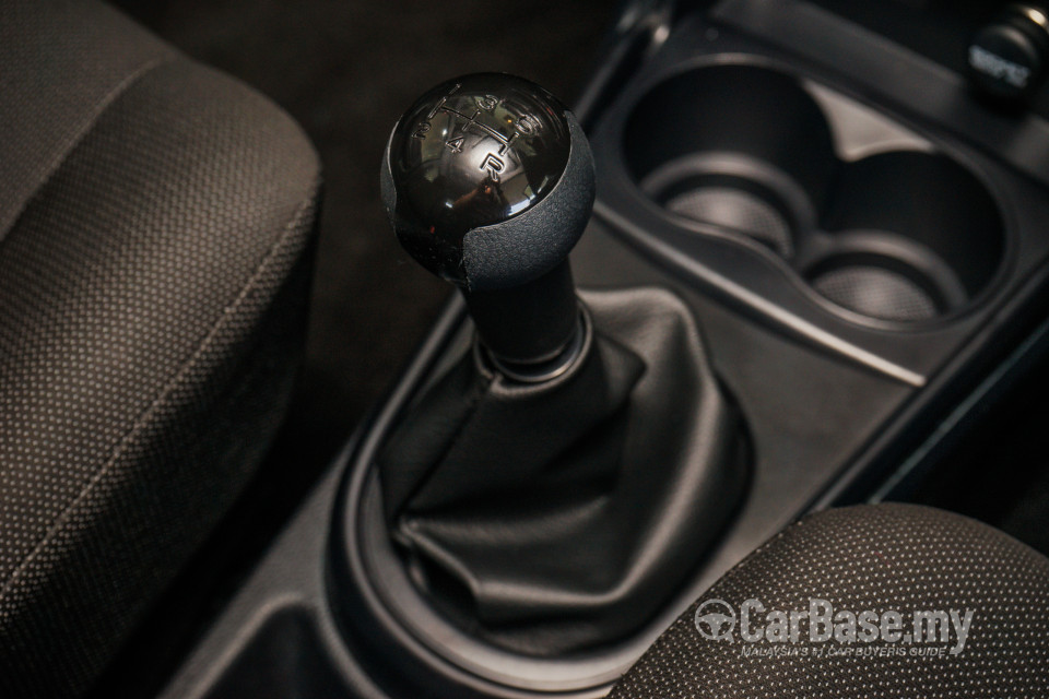 Proton Saga P2-13A (2016) Interior